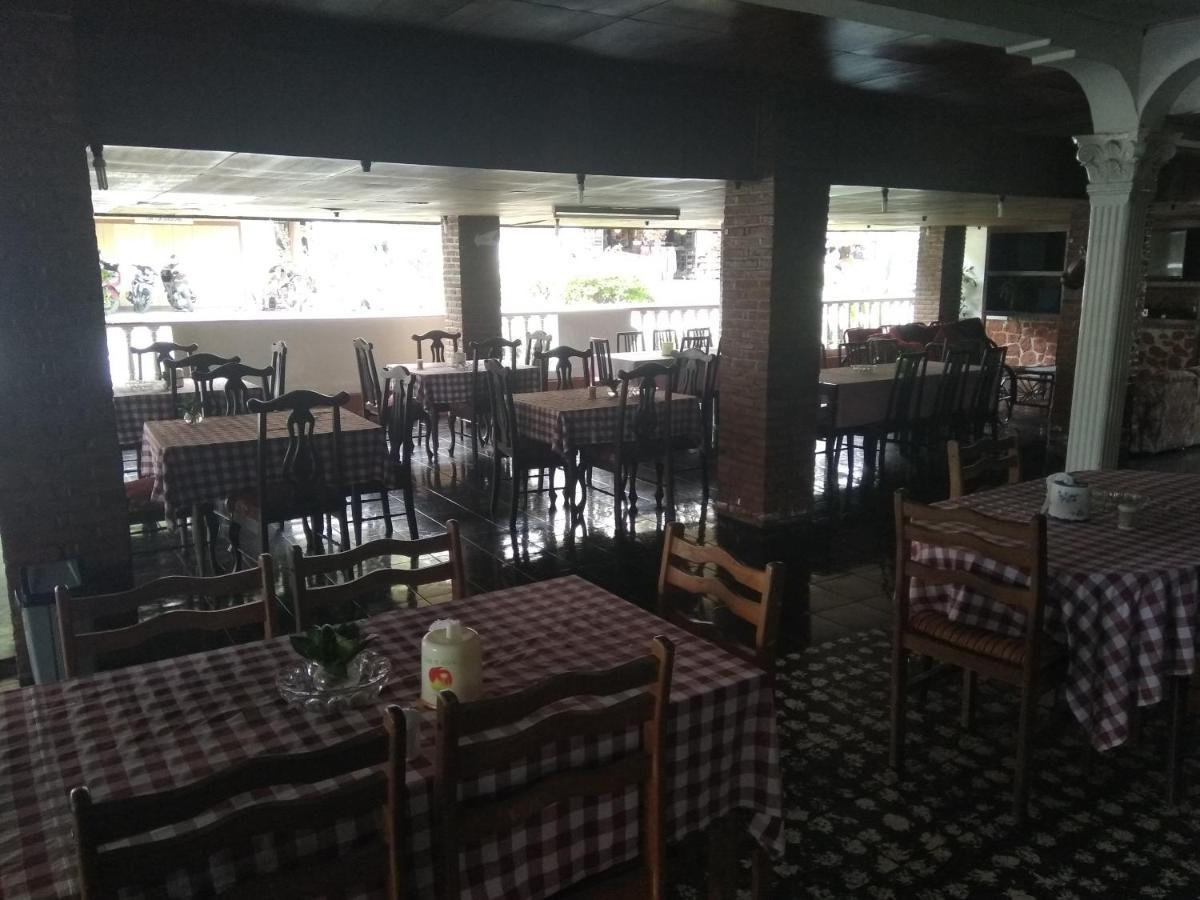 Bernard Guest House & Resto Redpartner Ambarita Экстерьер фото
