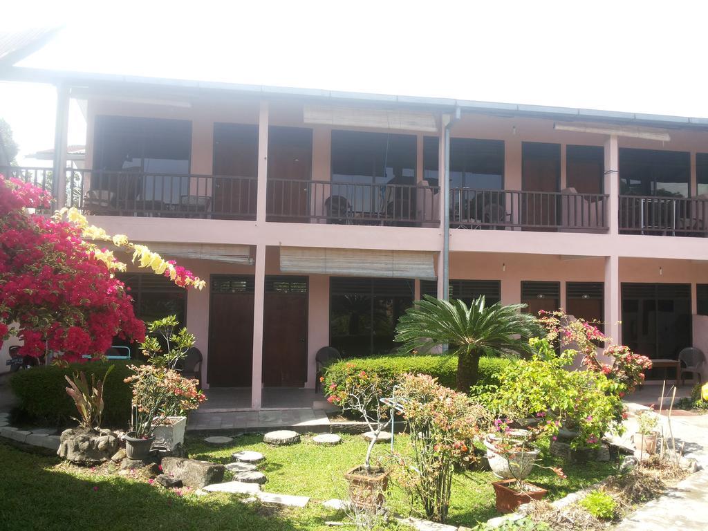 Bernard Guest House & Resto Redpartner Ambarita Экстерьер фото