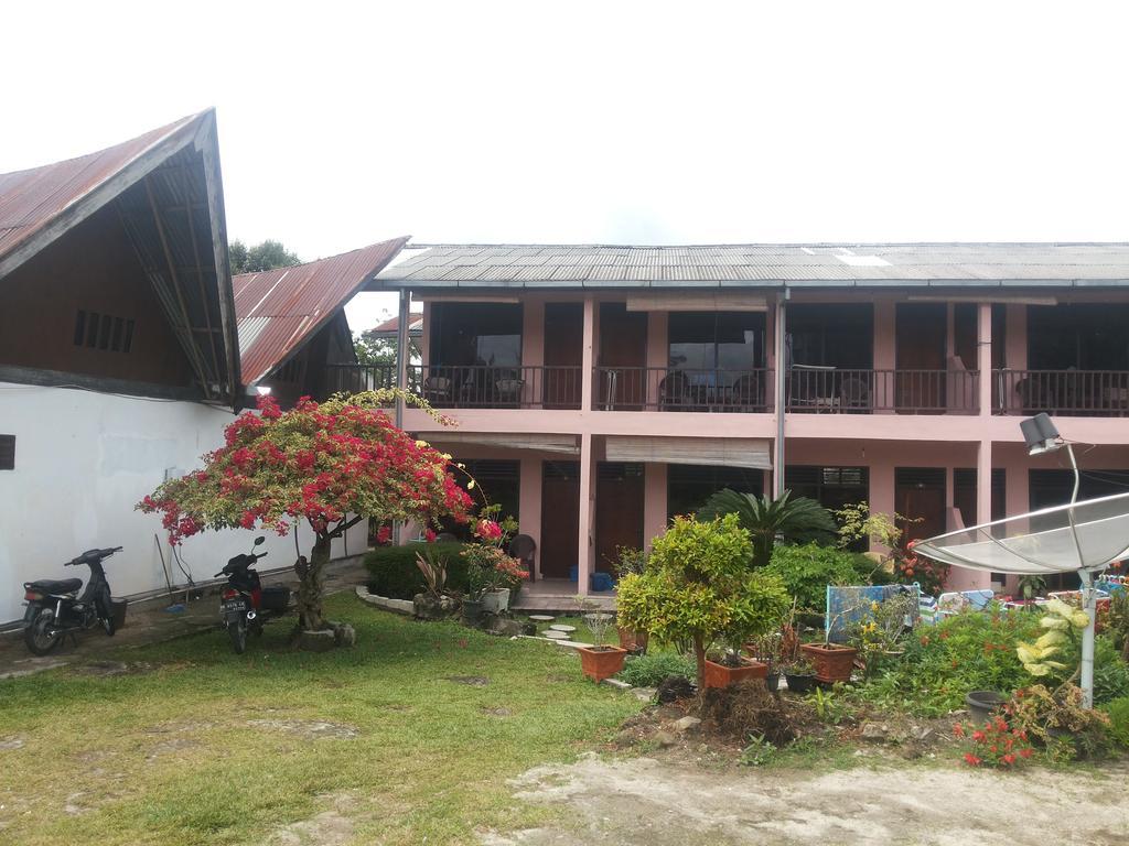Bernard Guest House & Resto Redpartner Ambarita Экстерьер фото